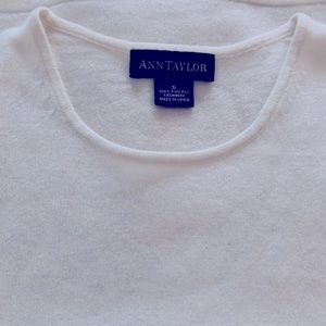 Ann Taylor Cashmere sweater in Sz Small